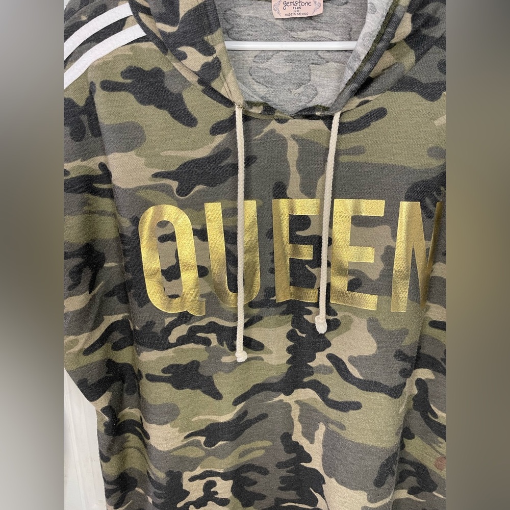 📚BACK TO SCHOOL SALE!✏️ Sporty camo lightweight hoodie. - Picture 2 of 4